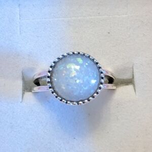 Vintage Geometric Round Simulated Opal Gemstone Ring, T1B8E